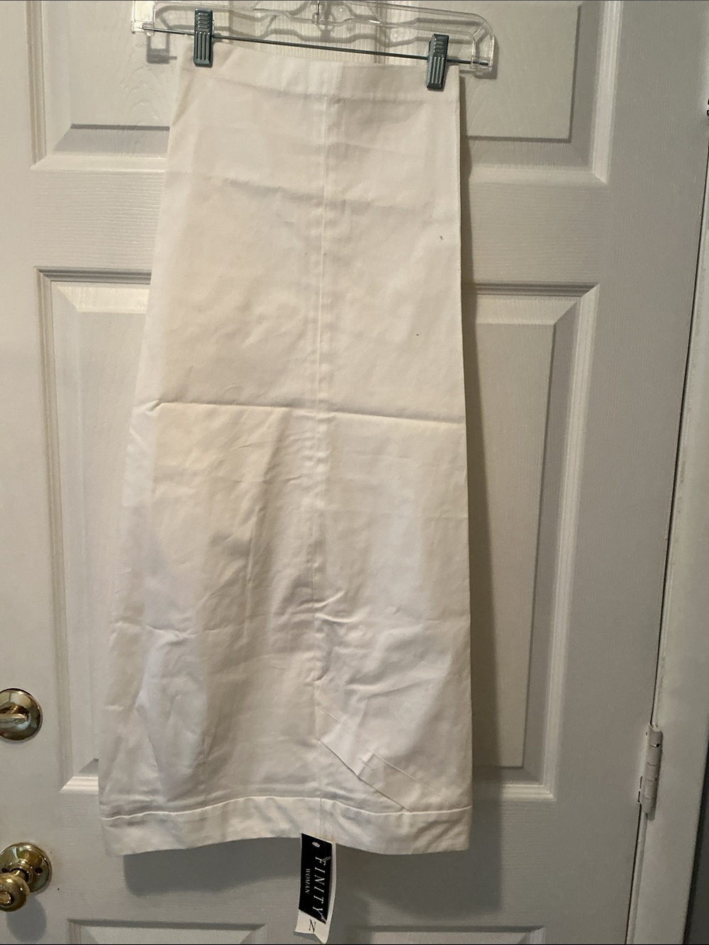 Finity White Capris